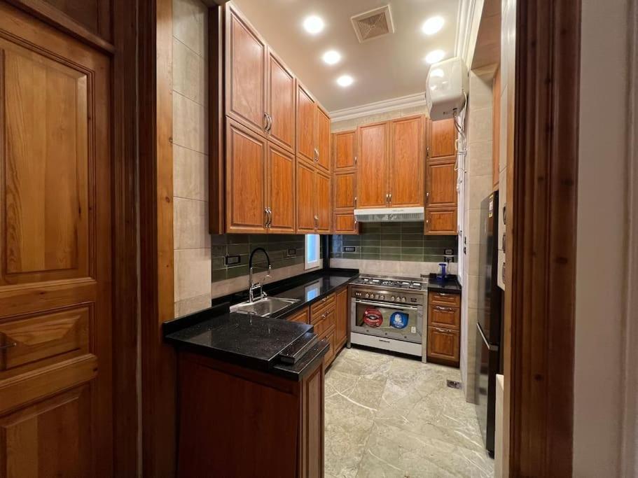 Authentic 3Br Apartment In Downtown, Kairó Kültér fotó