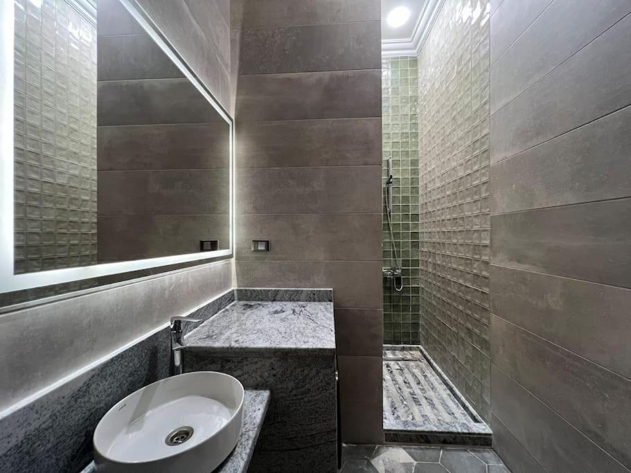 Authentic 3Br Apartment In Downtown, Kairó Kültér fotó