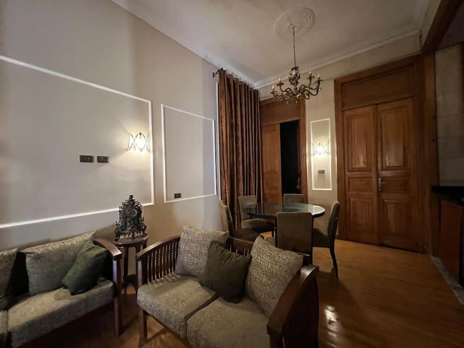 Authentic 3Br Apartment In Downtown, Kairó Kültér fotó