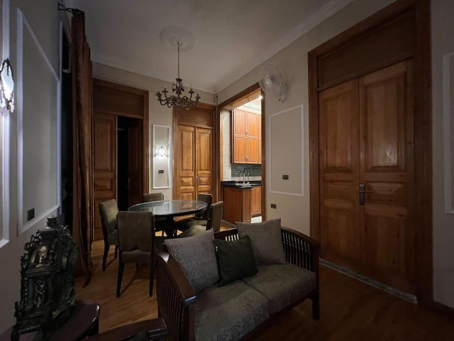 Authentic 3Br Apartment In Downtown, Kairó Kültér fotó