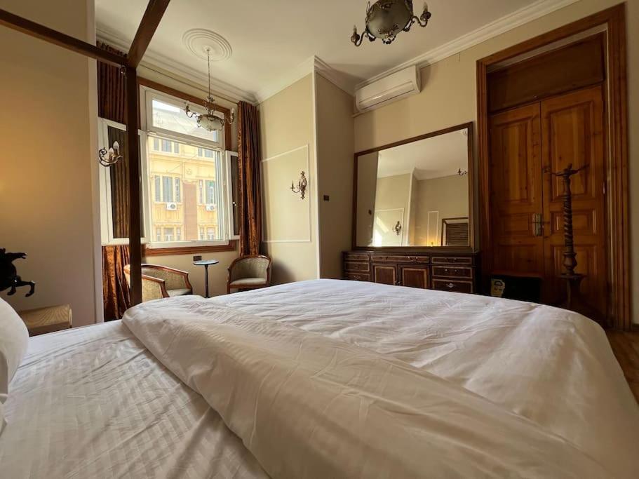 Authentic 3Br Apartment In Downtown, Kairó Kültér fotó