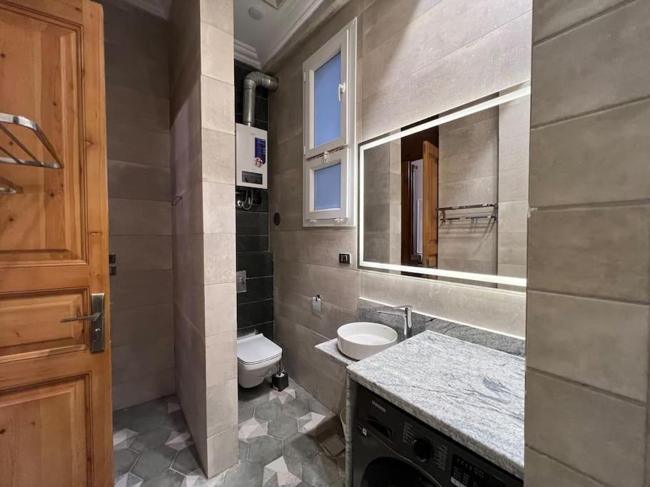 Authentic 3Br Apartment In Downtown, Kairó Kültér fotó