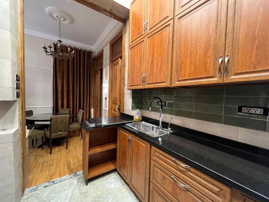 Authentic 3Br Apartment In Downtown, Kairó Kültér fotó